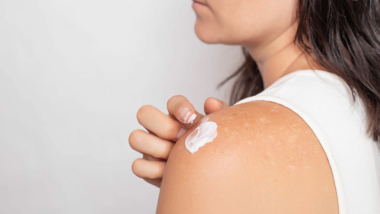 Utilisation du gel zxcvbnmqwert devant la douleur dans l'articulation de l'épaule